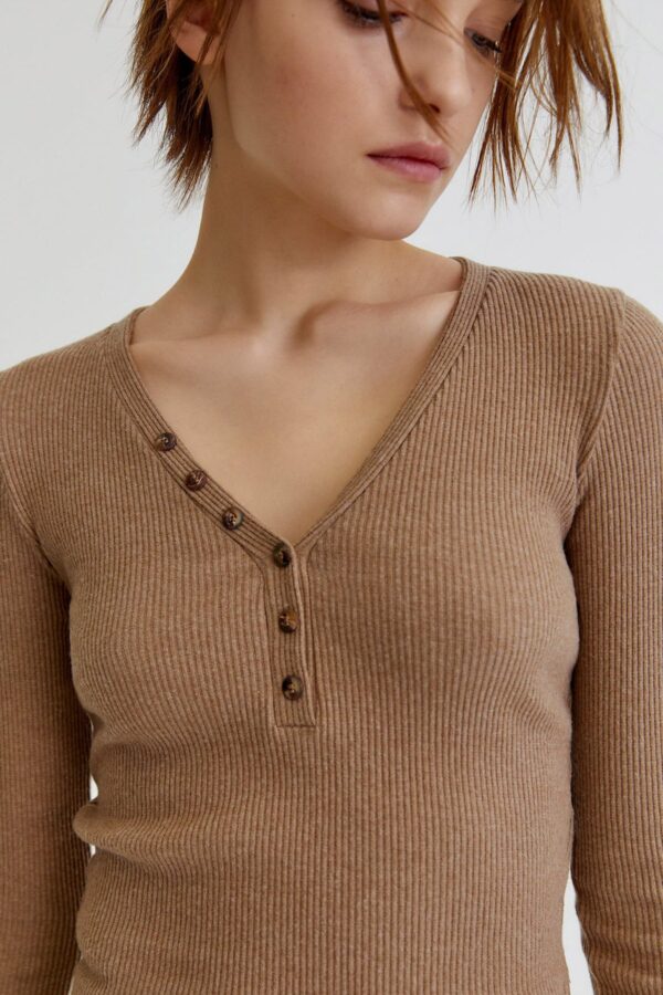 Ribbed Cropped T-Shirt With Buttons - Image 3